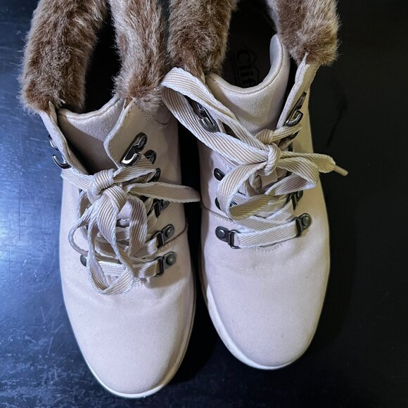 Women's Cream Colored Boots with Fur, Cliffs by White Mountain - Picture 10 of 10